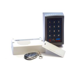 Toegangscontrolepaneel met decoder, kaartlezer en afstandsbediening 