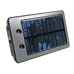 Lader met zonnepaneel en herlaadbare Li-Ionbatterij - 3,7V / 2000mAh ***